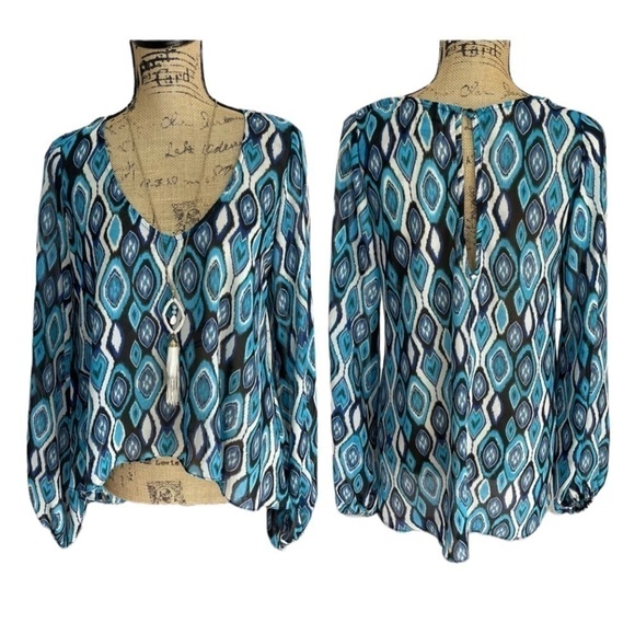 Show Me Your MuMu High Low Ikat Print Keyhole Back Blouse Blue and White - Picture 3 of 11